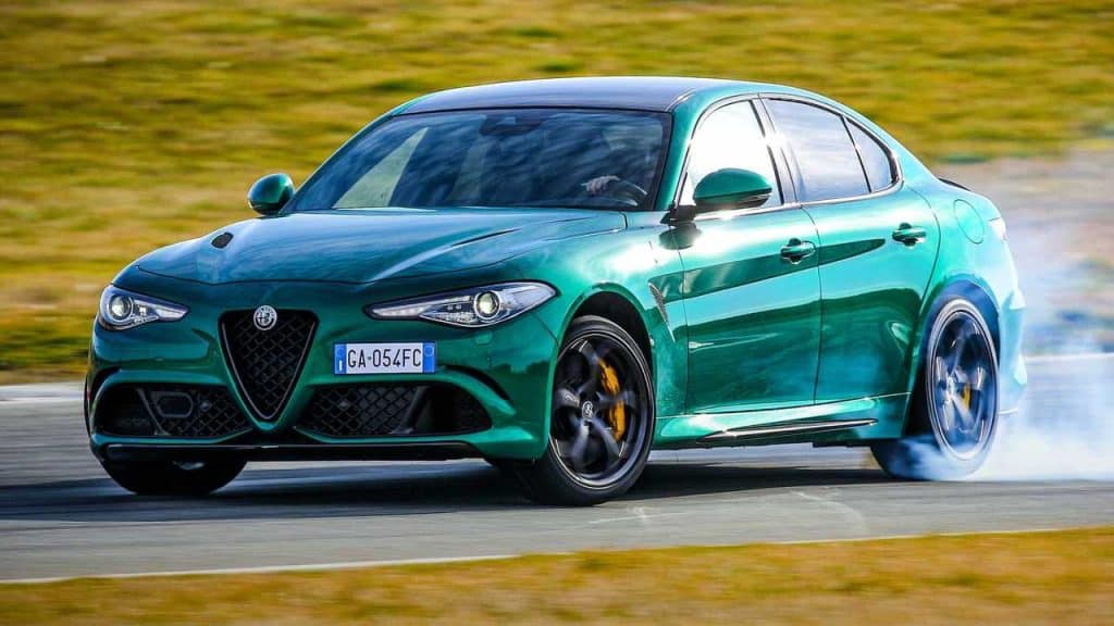 alfa romeo giulia quadrifoglio drift