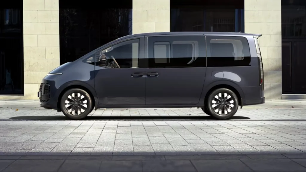 Hyundai Staria 1